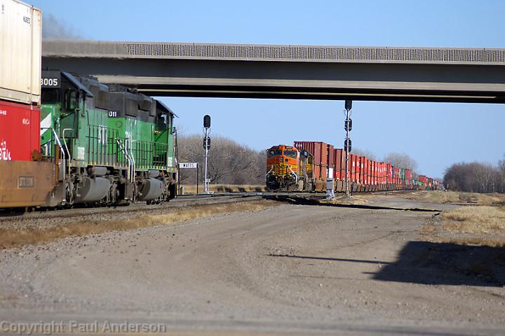 BNSF Stack train meet at Watts, MN on 10-29-2006.jpg